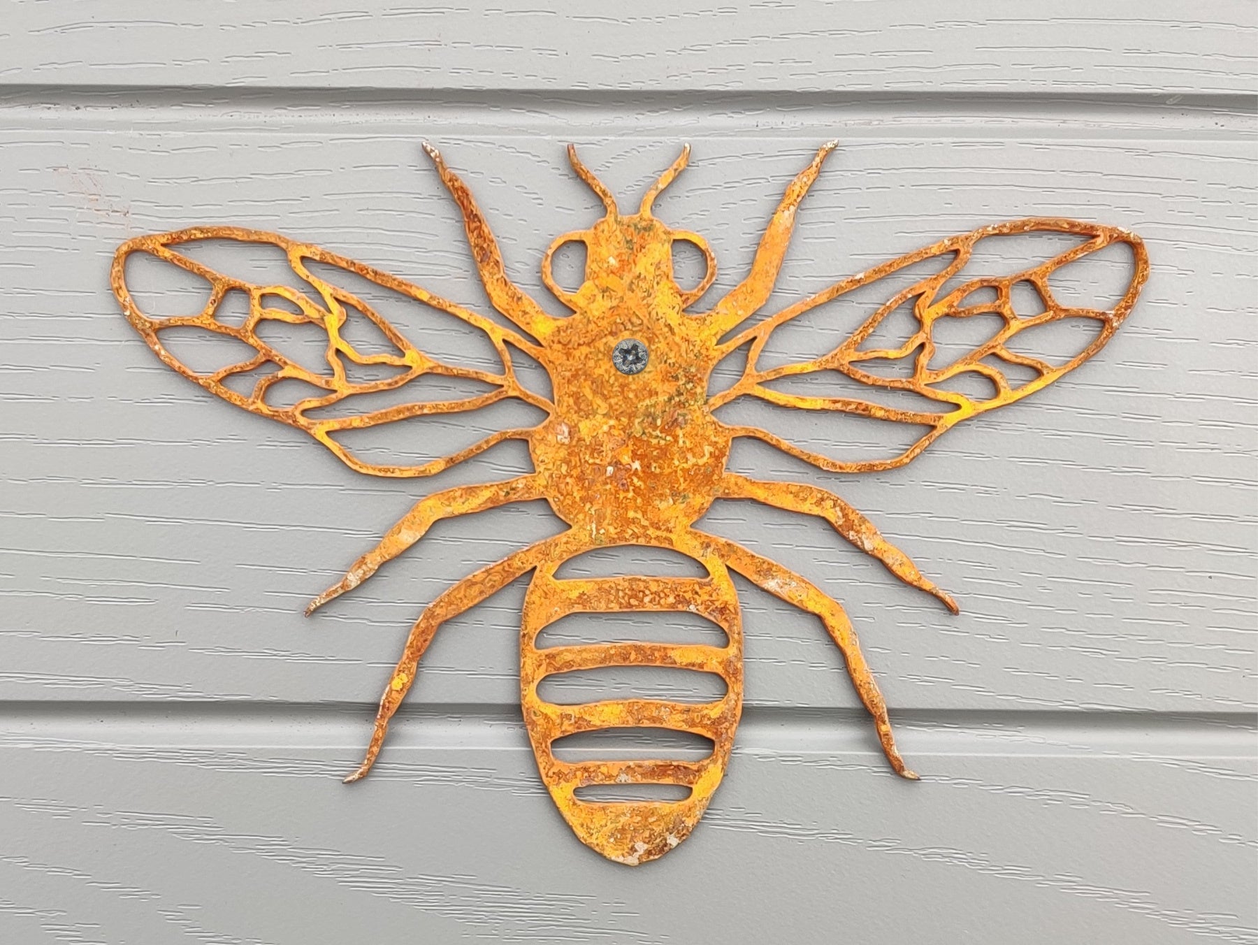 Bee Wall Hanger - MetalMotif